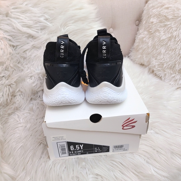 Under Armour shoes - Picture 2 of 4